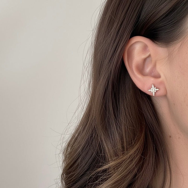 Astra – orecchini a stella con zirconi placcati oro 18K, leggeri e ipoallergenici - Duestelle Italia