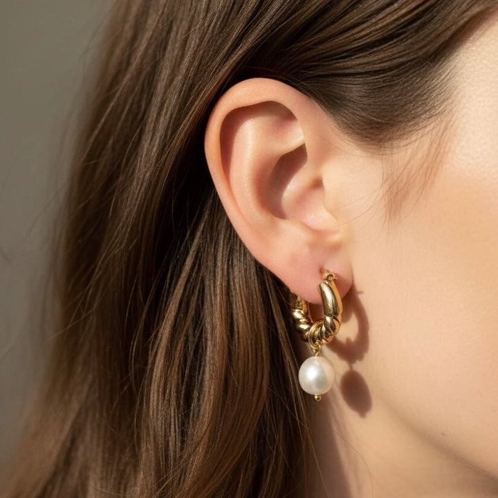 AUREATE PEARL TWIST HOOPS - Duestelle Italia