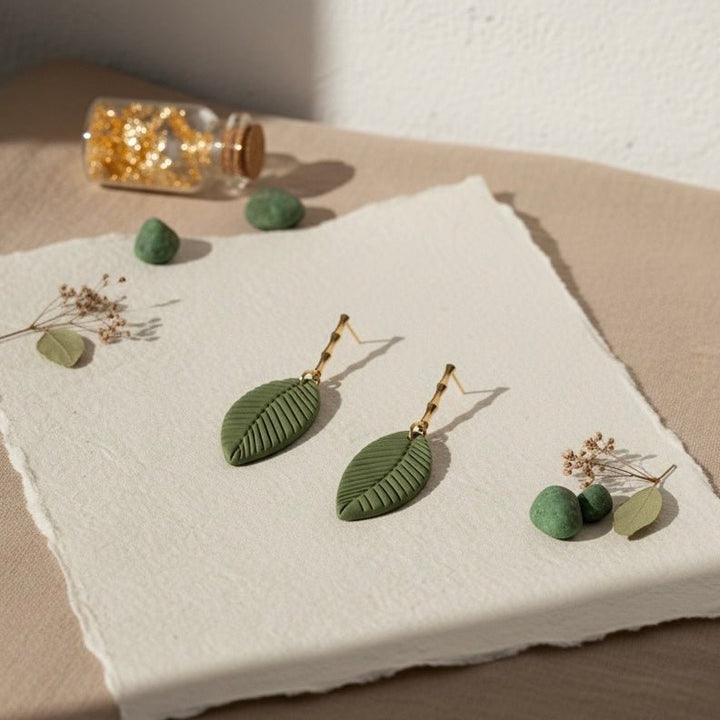 Bamboo Leaf Earrings – Orecchini pendenti foglia handmade in Italia, placcati oro 18K, leggeri e anallergici - Duestelle Italia