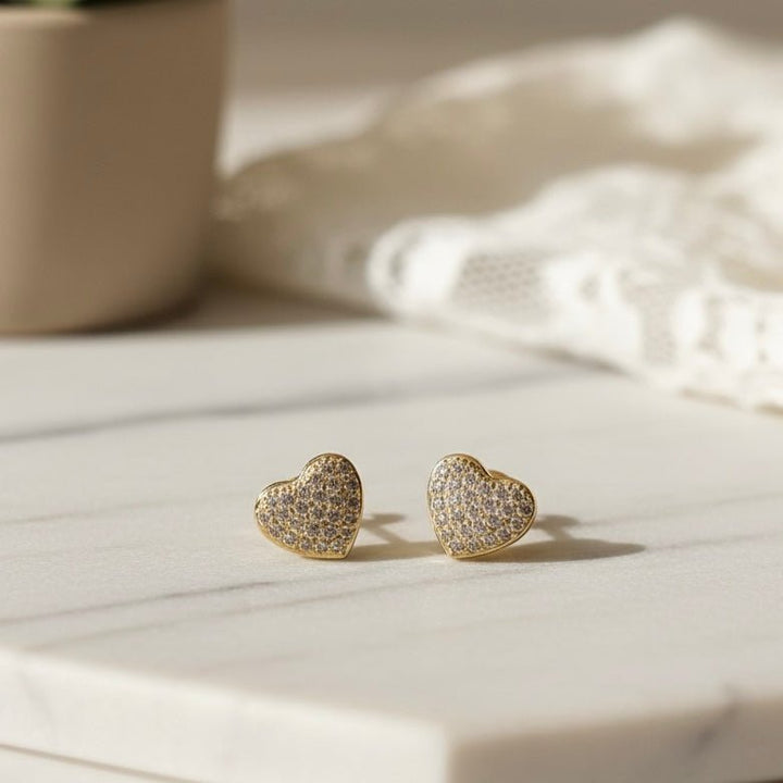 Cherie – Orecchini a cuore con zirconi placcati oro 18K | Romantici e luminosi - Duestelle Italia