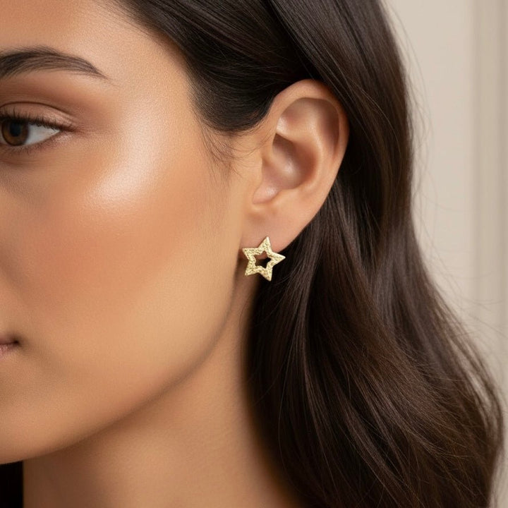 Cosmic Drop - Orecchini a lobo stella in acciaio placcato oro 18k - Duestelle Italia