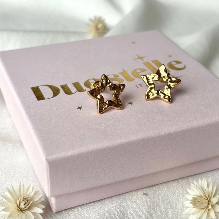 Cosmic Drop - Orecchini a lobo stella in acciaio placcato oro 18k - Duestelle Italia