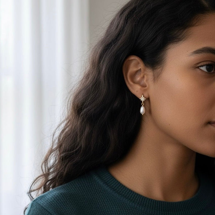 Elodie - Orecchini con perla di fiume e stella in zirconi – placcati oro 18K - Duestelle Italia