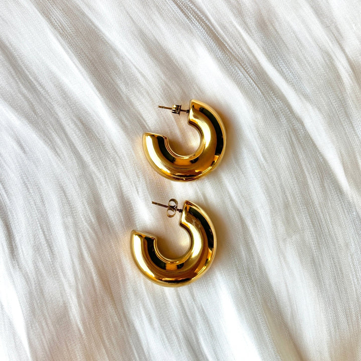 Gold Crescent Hoop - Duestelle