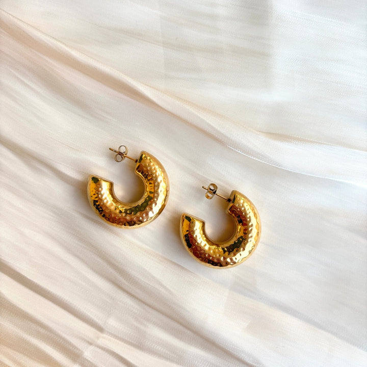 Gold Crescent Hoop - Duestelle