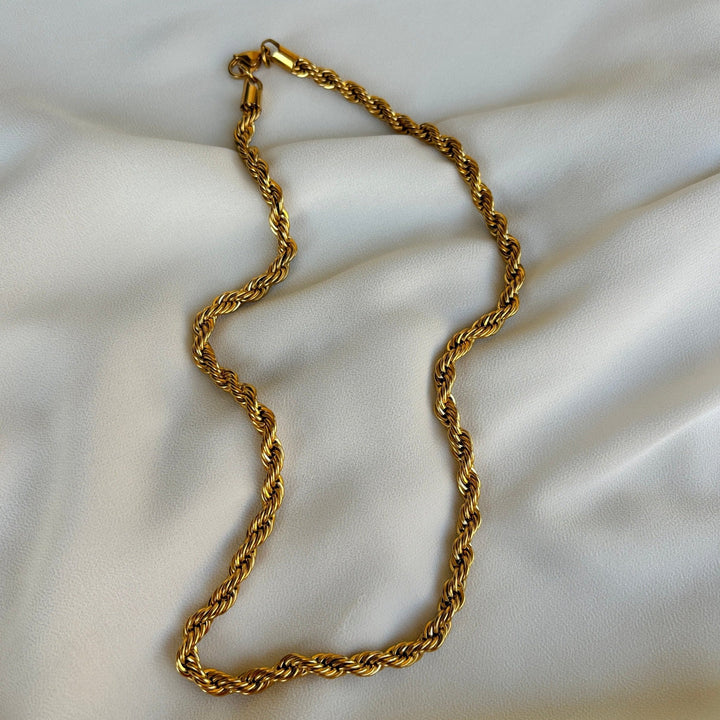 Golden Embrace Necklace - Duestelle