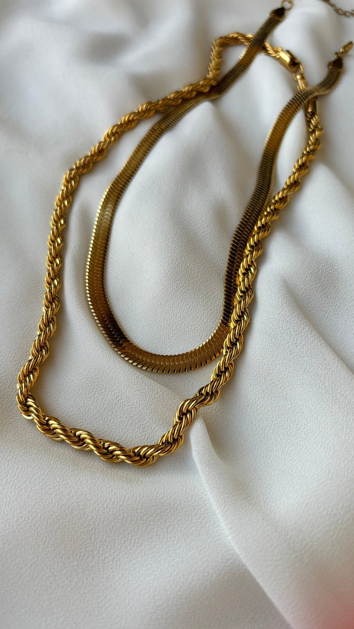 Golden Embrace Necklace - Duestelle