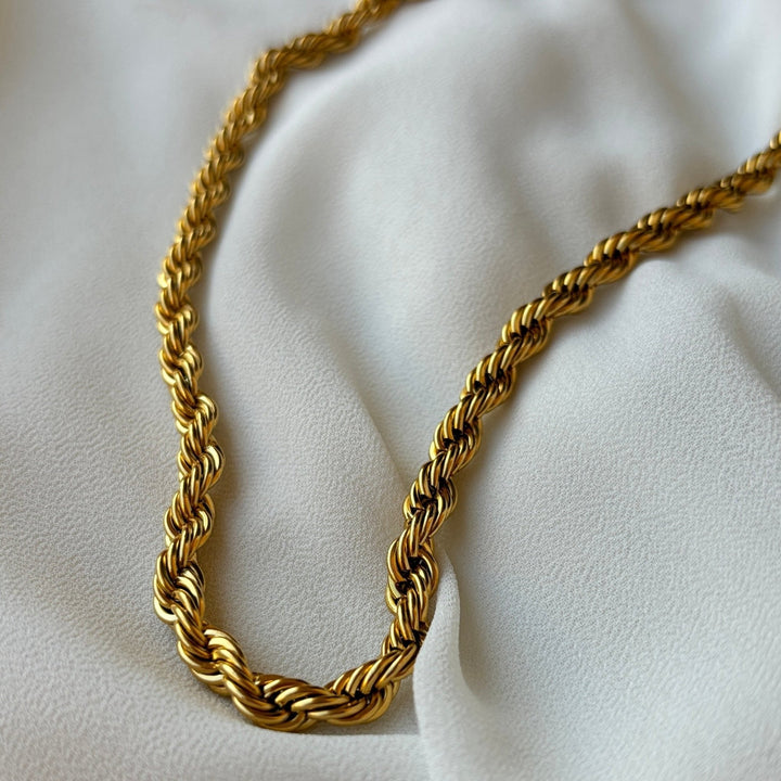 Golden Embrace Necklace - Duestelle