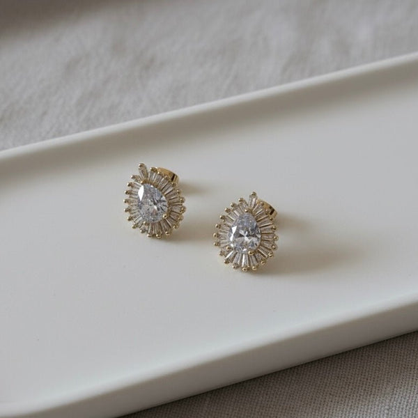 Isolde Earrings – orecchini a lobo placcati oro 18K con zirconi luminosi taglio ventaglio – eleganti e romantici - Duestelle Italia