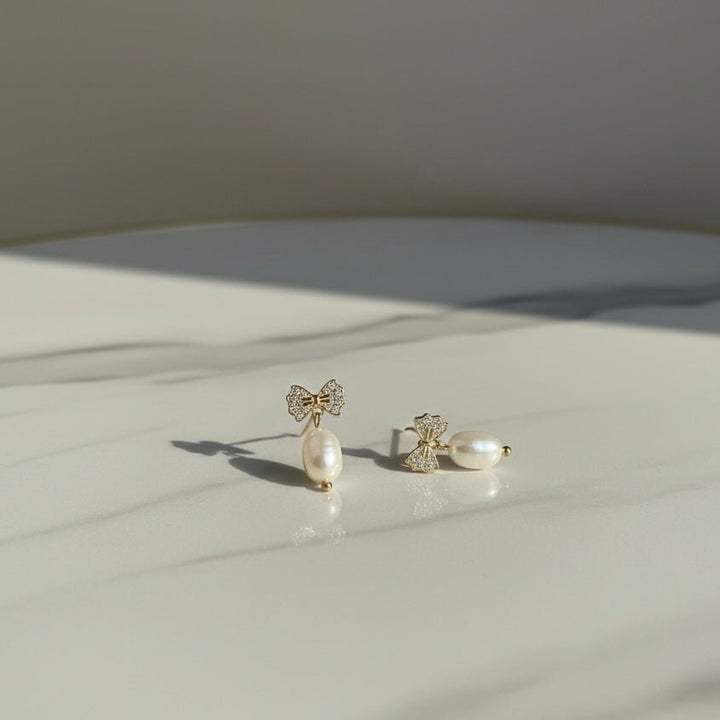 Luna Belle - Orecchini fiocco oro con perla di fiume – Handmade in Italy - Duestelle Italia