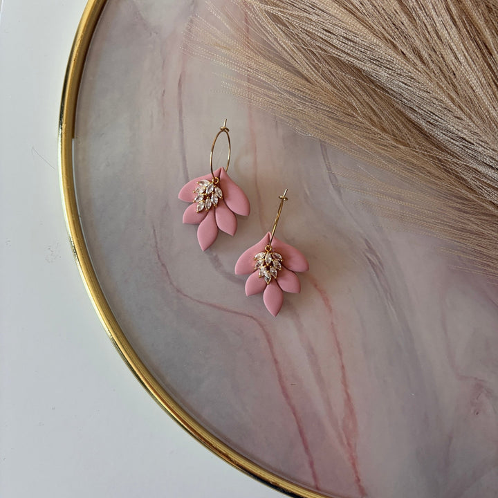 Orecchini pendenti in con zirconi e cerchietto in acciaio placcato oro 18k – Dalia, Handmade in Italy - Duestelle Italia