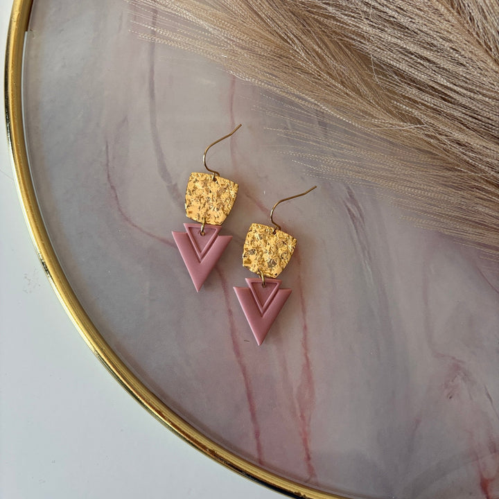 Orecchini triangolari in ottone placcato oro 18k Kaia – Handmade in Italy - Duestelle Italia