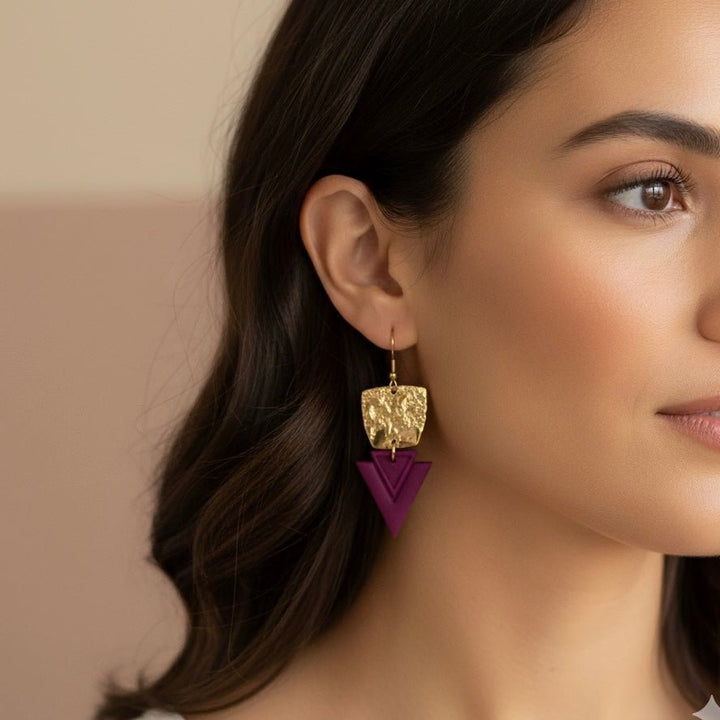 Orecchini triangolari in ottone placcato oro 18k Kaia – Handmade in Italy - Duestelle Italia