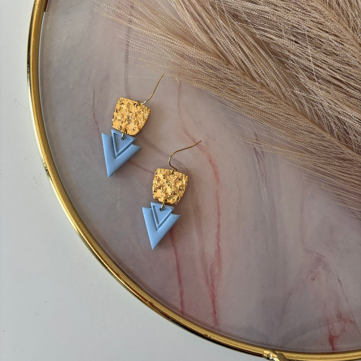 Orecchini triangolari in ottone placcato oro 18k Kaia – Handmade in Italy - Duestelle Italia