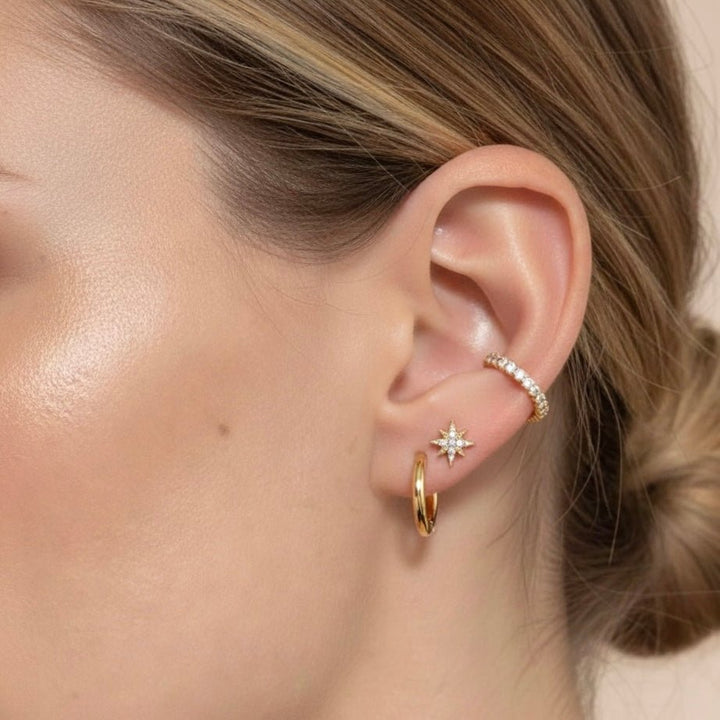 Tiny Stars - Orecchini a lobo stella oro con zirconi - Duestelle Italia