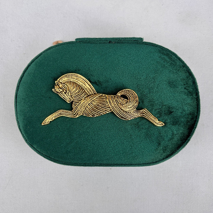 Velvet Carousel – Portagioielli ovale in velluto natalizio con spilla - Duestelle Italia