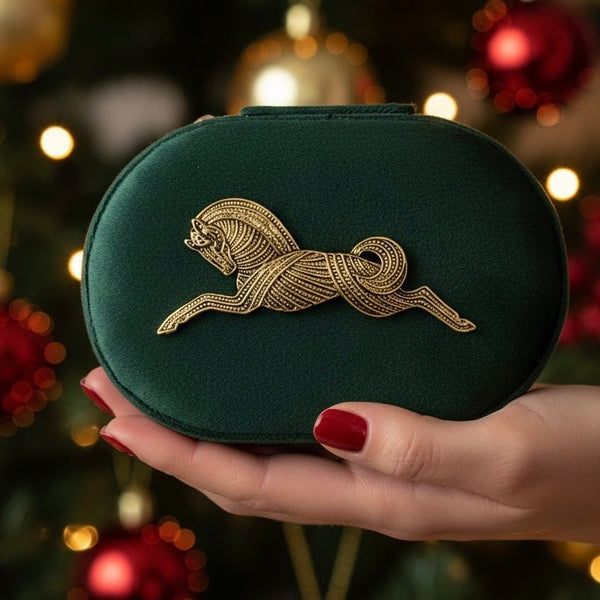 Velvet Carousel – Portagioielli ovale in velluto natalizio con spilla - Duestelle Italia