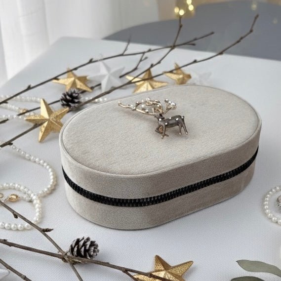 Velvet Reindeer – Portagioielli in velluto con spilla cervo dorato removibile - Duestelle Italia