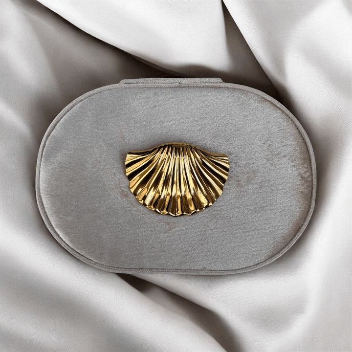Velvet Shell – Portagioie in velluto grigio con spilla dorata rimovibile - Duestelle Italia
