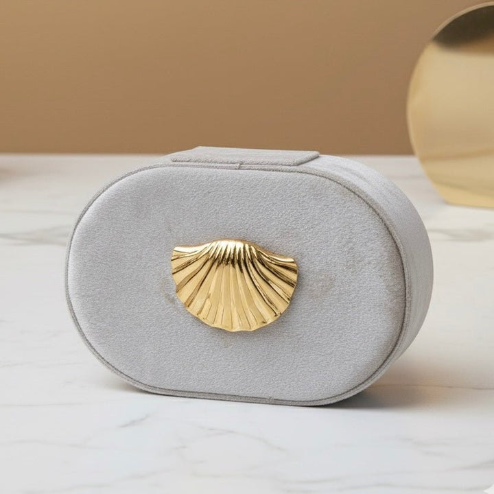 Velvet Shell – Portagioie in velluto grigio con spilla dorata rimovibile - Duestelle Italia