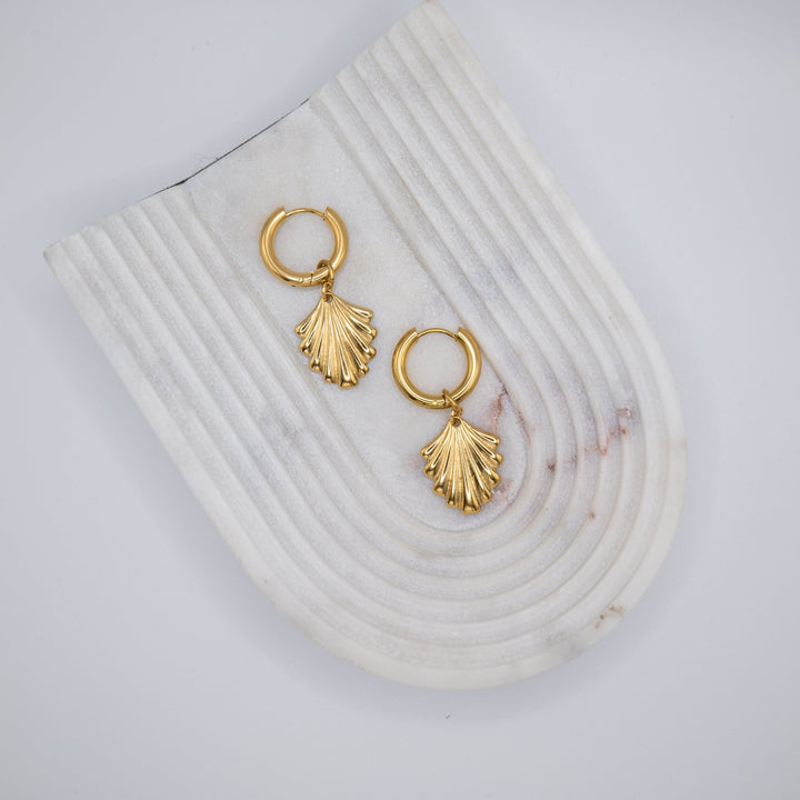 Shell huggie hoops 18K Gold Plated - Duestelle